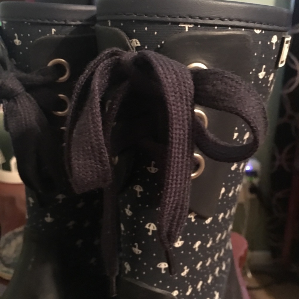 Keds Rain Boots - Navy with Umbrella motif!